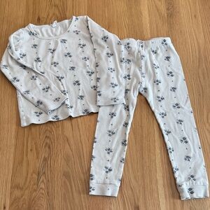 Quincy Mae Kids Pajama Set in Cream with Blue Floral 4-5